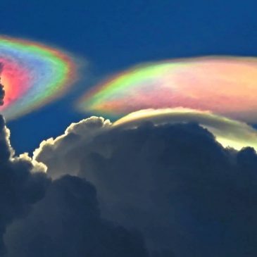 Increible Nube Iridiscente  /  Incredible Iridescent Cloud