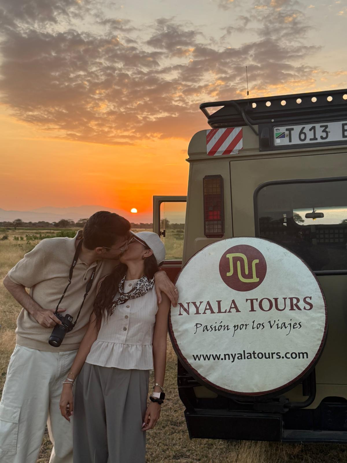 Viaje de novios a Tanzania y Zanzíbar con safari al atardecer organizado por Nyala Tours