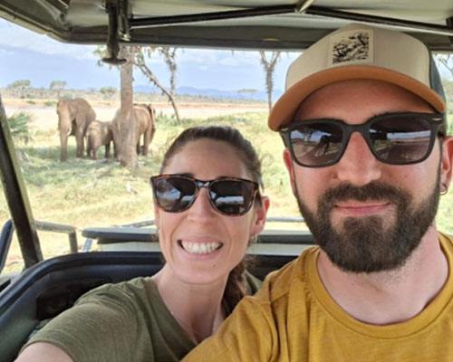 Belén y Víctor en su viaje de novios a Kenia